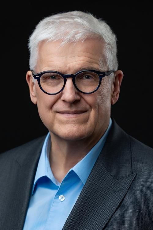 Portrait von Dir. u. Prof. Dr. Siegfried Hackel