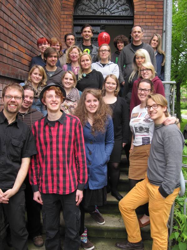 Ende der Qualifizierung zur/zum TrainerIn für Toolbox X. AusbildungsbegleiterInnen: Holger Wiewel (vorne links), Doreen Wagner (Mitte) und Sabine Beinlich (hinten rechts).